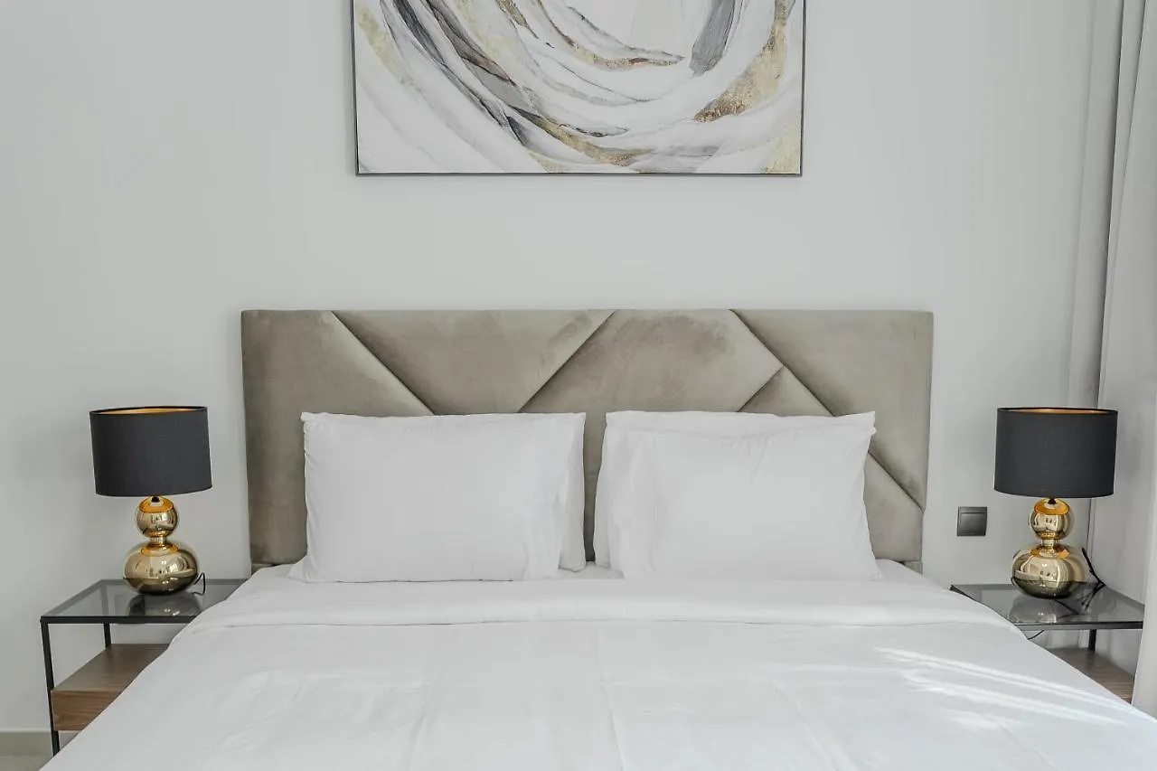Clever Guest Act One Apartment Dubai