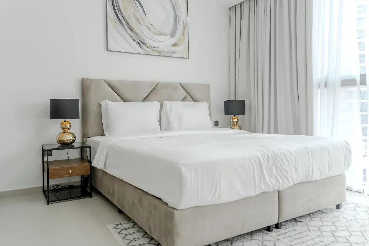 Clever Guest Act One Apartment Dubai
