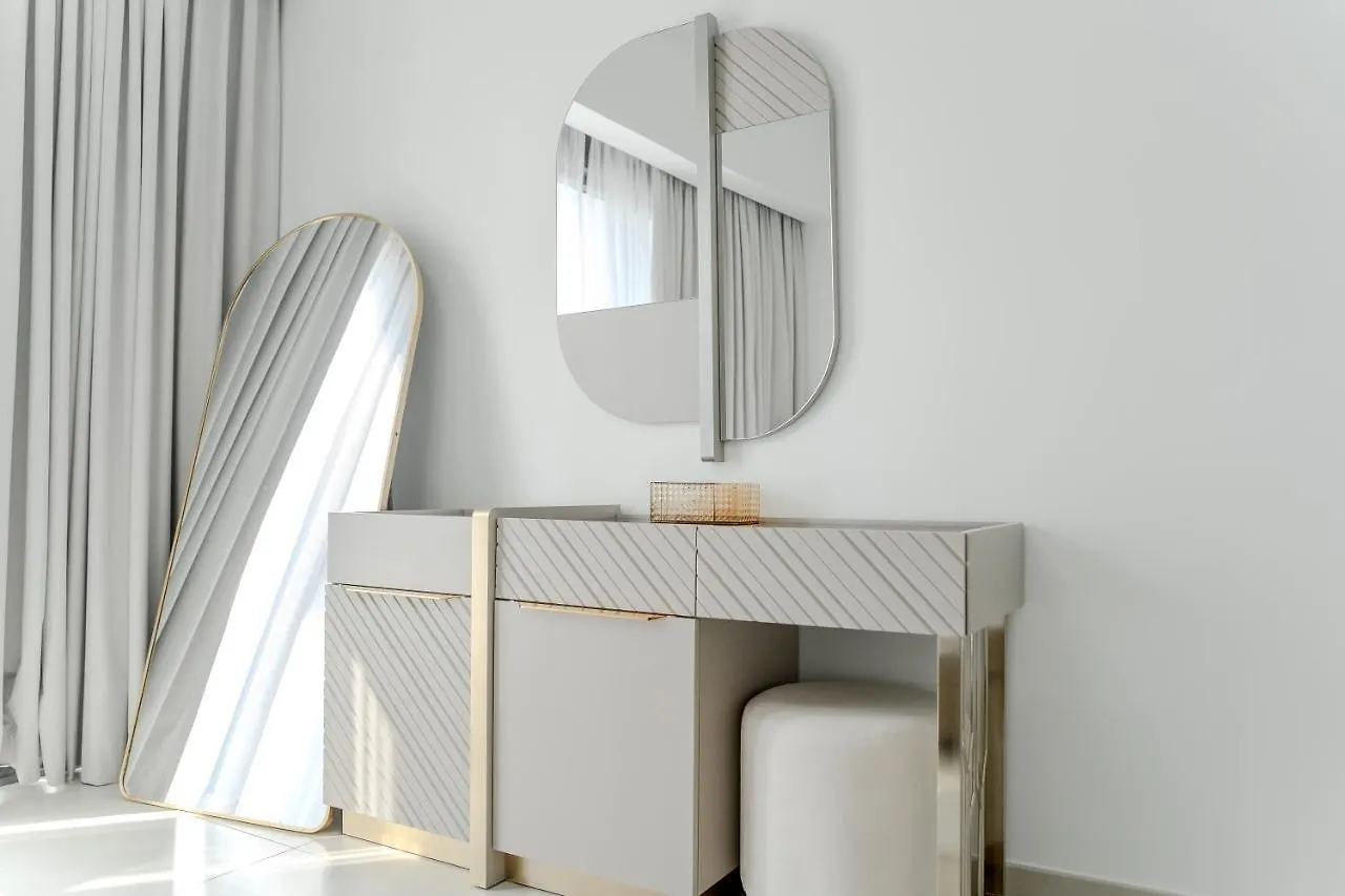 Clever Guest Act One Apartment Dubai