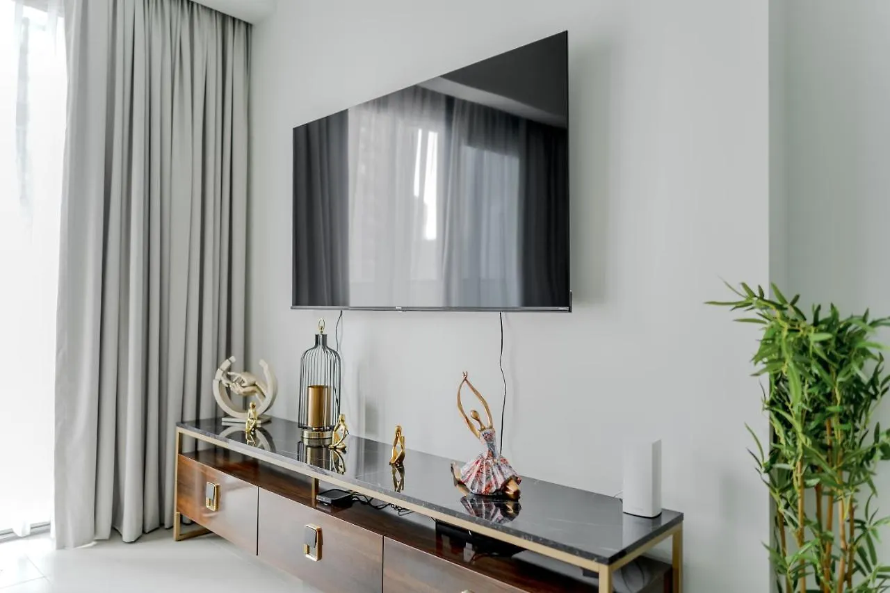 Clever Guest Act One Apartment Dubai
